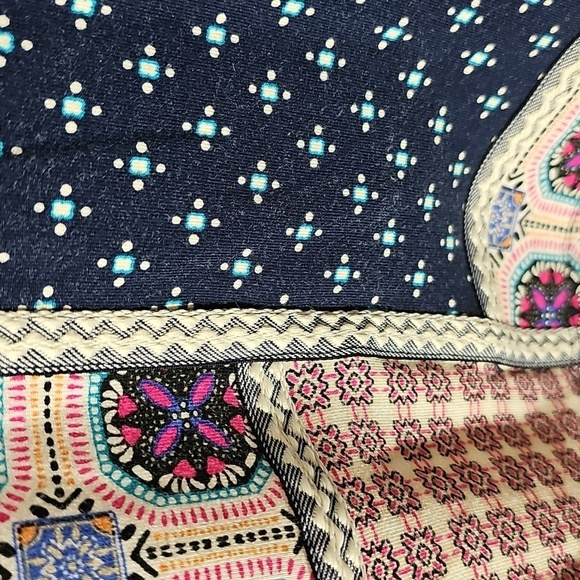 Chico's Blue and White Graphic Boxy Blouse Patch Work Top. Size 2(large).] - Picture 4 of 12